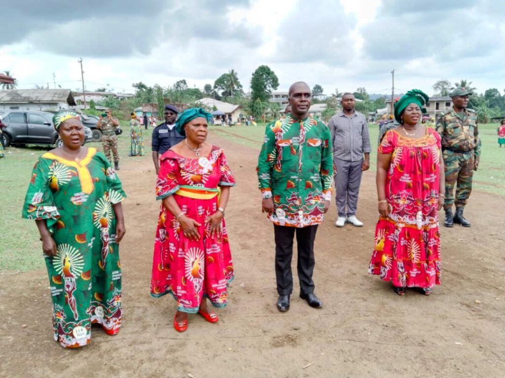 Tombel DO Congratulates Women for Investing in Growth Tombe DO, Middle with Women Leaders at Ceremony