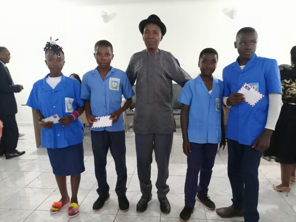 Best Science Students in GSS Muebah-Nninong Pose with Prizes