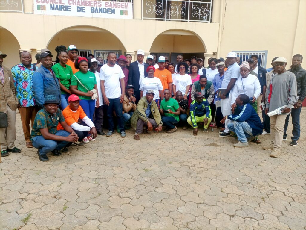 BAFCOOP, Farmers and MUPECI Team Pose after Meeting