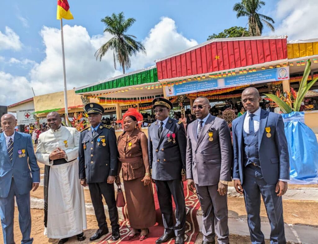 HRM Chief Mbong Walter Mesumbe Pose with SDO and other Recipients