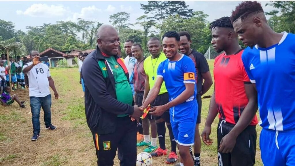 Etuba Kelvin Ewenzo, President of Mungo Ndor Development Association Greeting Players