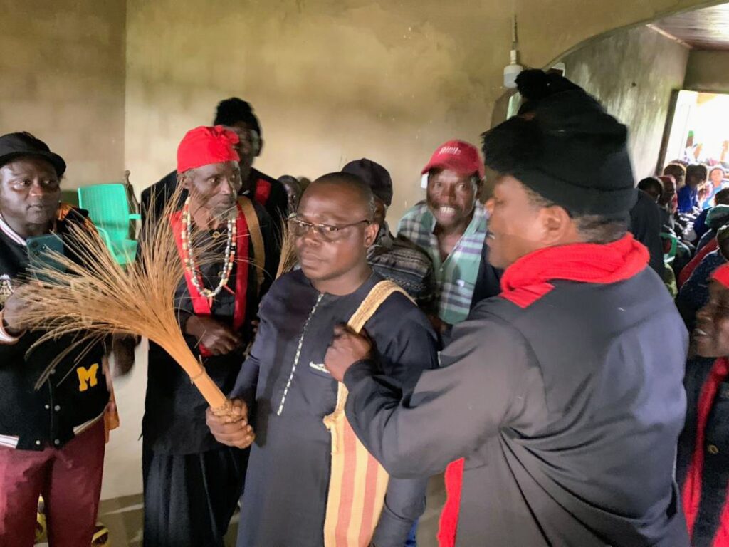 Conservator, Middle, Receives Traditional Decoration by Muangwekan Elite