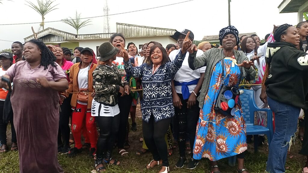Women of Mbat Celebrating Victory of Santos FC