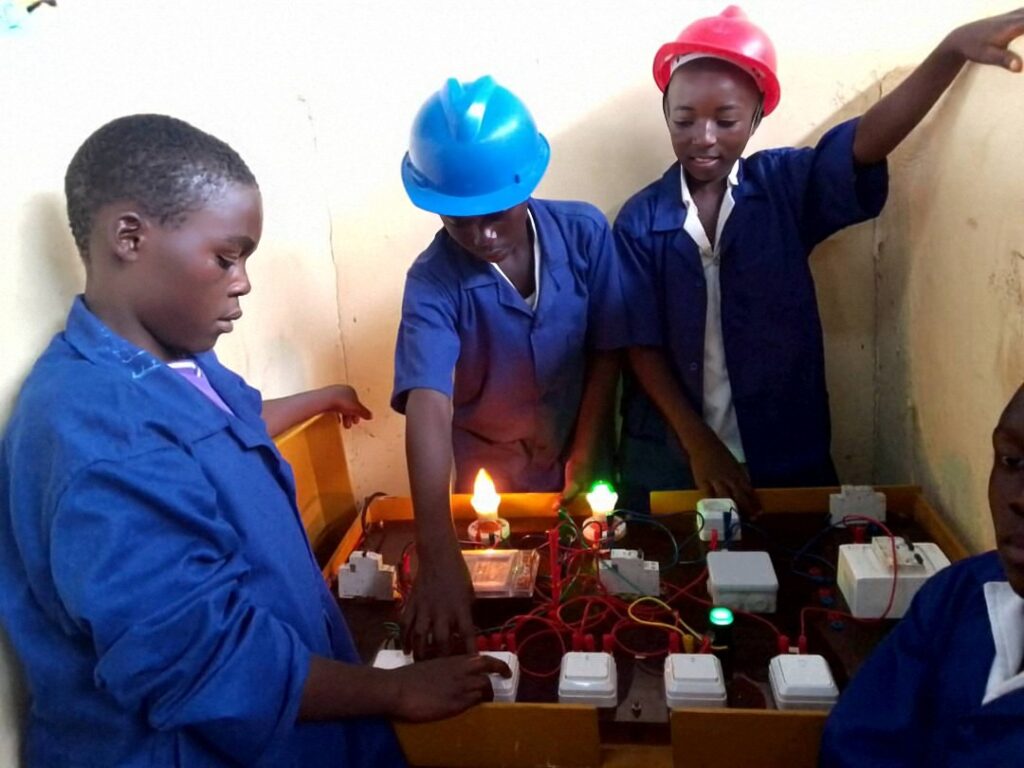 Students Showcase Creativity & Innovation Talents at Open Business Day